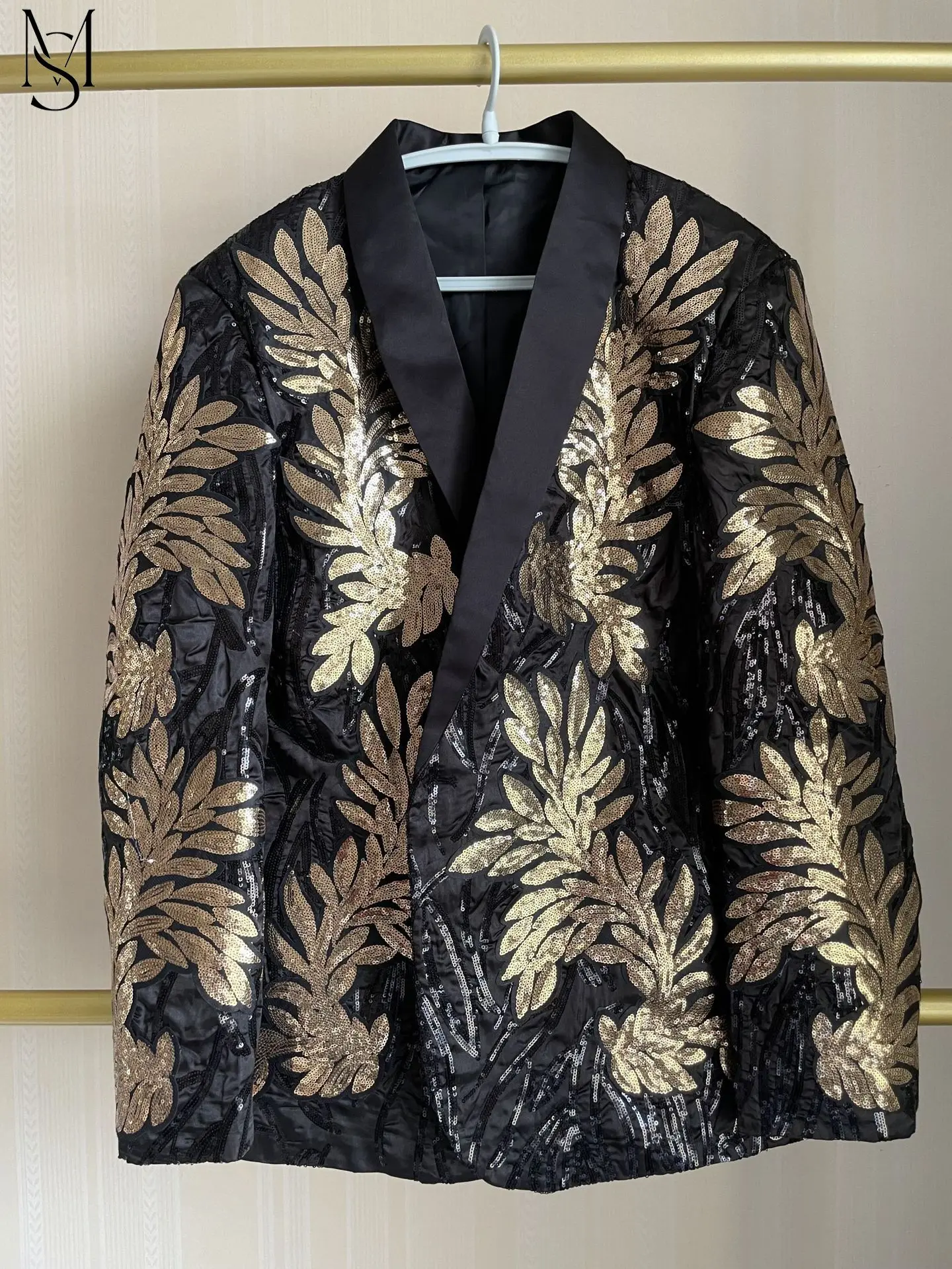 

MS Men's high-quality gold sequin applique casual jacket host singer performance suitColor-blocking V-neck slim