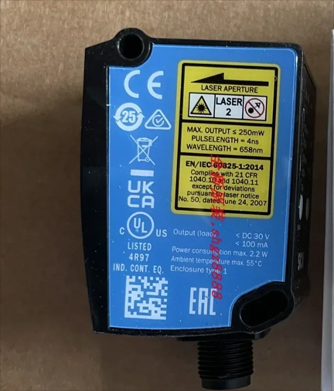 Датчик немецкого расстояния 1057652 DT35-B15251 совершенно новый в наличии.