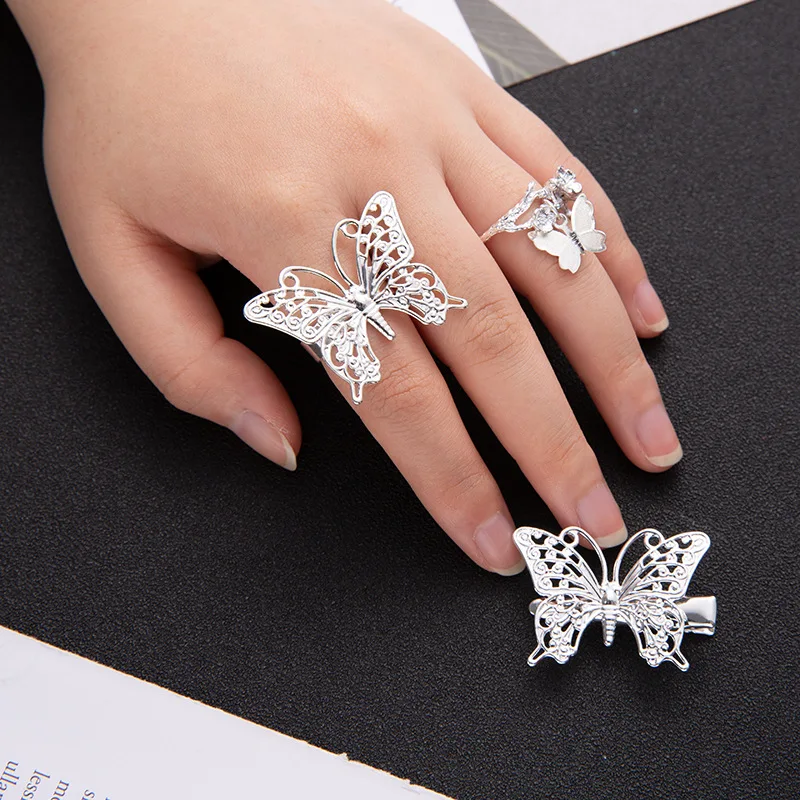 

1 Pcs Cute Anime Tian Guan Ci Fu Rings Women Heaven Officials Blessing Man Butterfly Metal Ring Hairclip Hairpin Figure Toys
