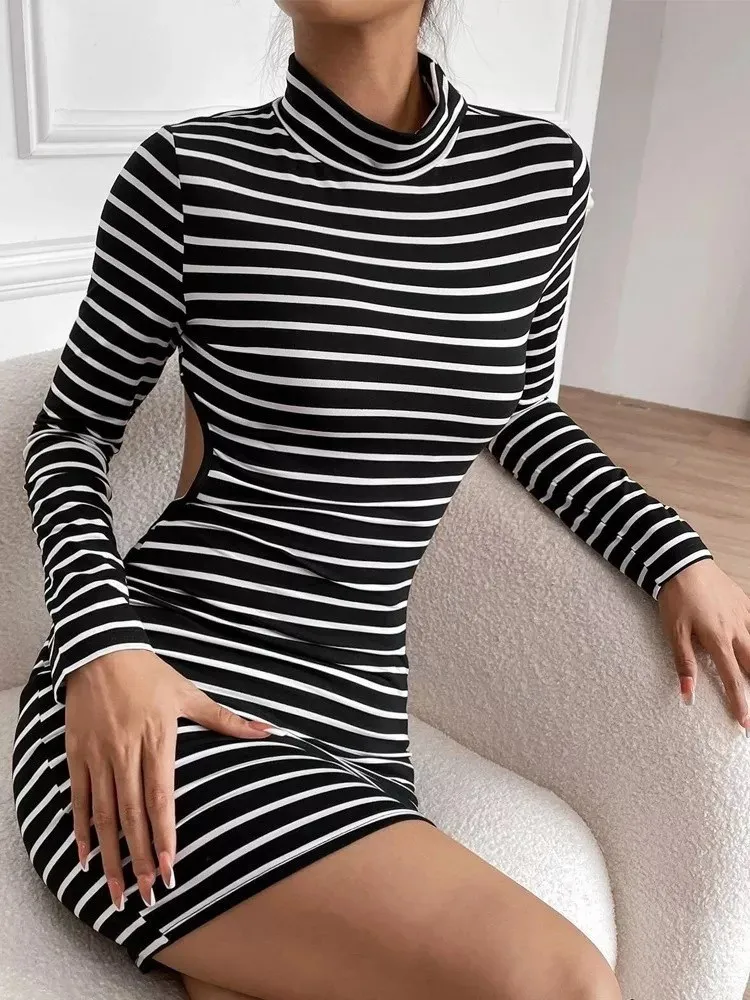 

BIG PROMOTION Black and white striped open back short skirt slim fitting long sleeved half high neck dress