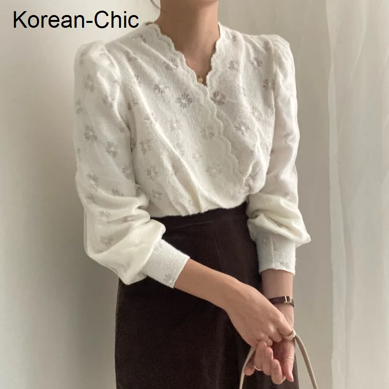 

Женская кружевная блузка с V-образным вырезом и двойным рукавом