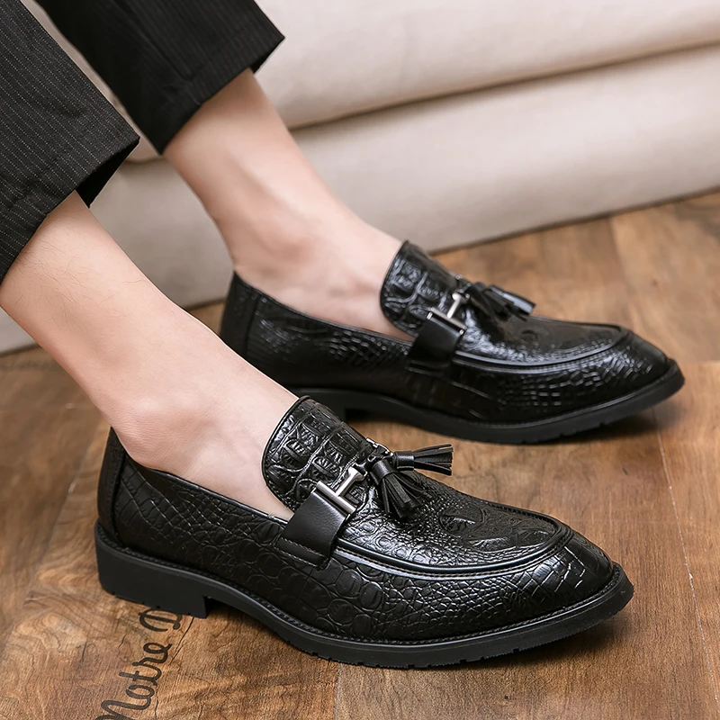 Повседневные деловые мужские кожаные туфли модные в британском стиле для отдыха