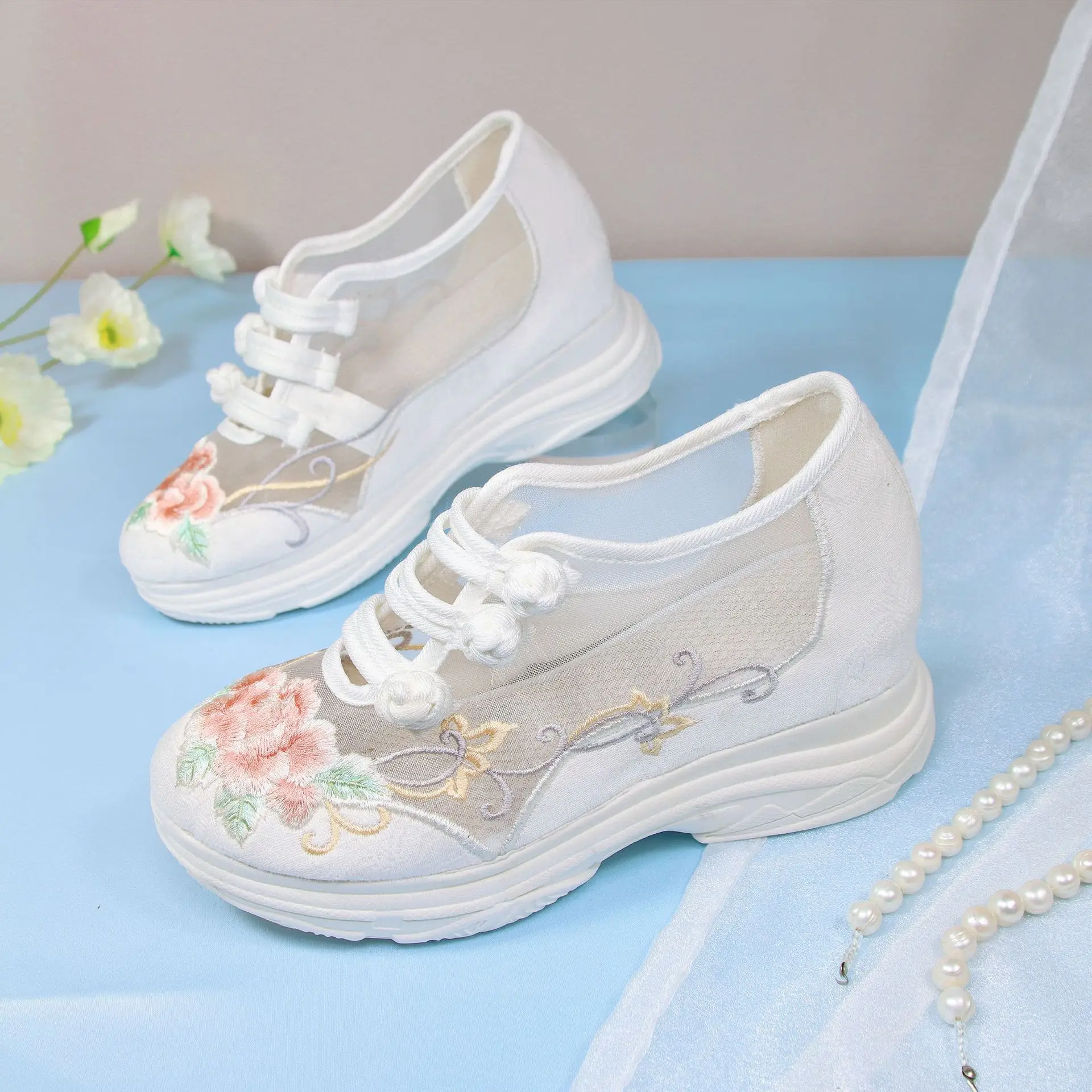 

New Fashion Antique Mesh Breathable Shoes Catwalk Hanfu Shoes Embroidered Shoes Wedge Buckle Sandals Woman Shoes