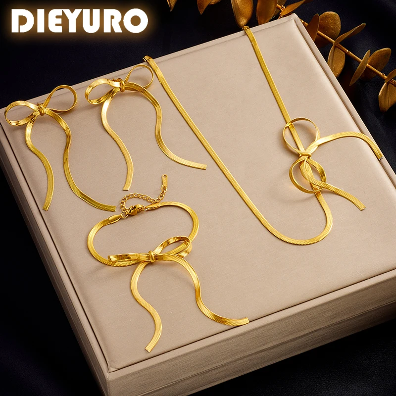 Женский ювелирный комплект из колье браслета и серег нержавеющей стали