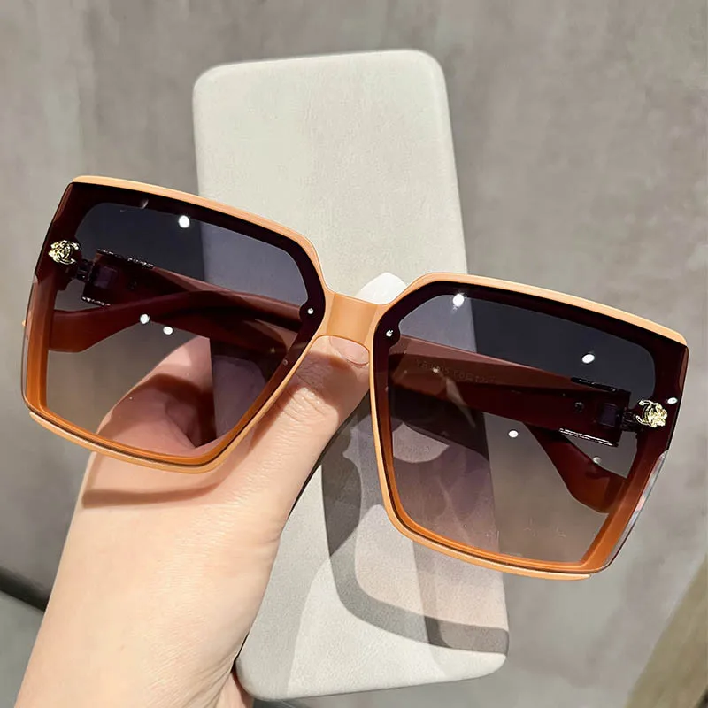 Солнцезащитные очки Квадратные для женщин классические текстурированные темные