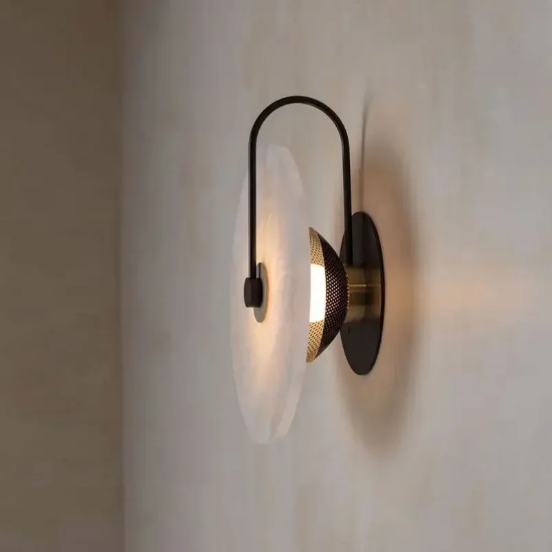 Прикроватная тумбочка для спальни декоративный круглый настенный светильник