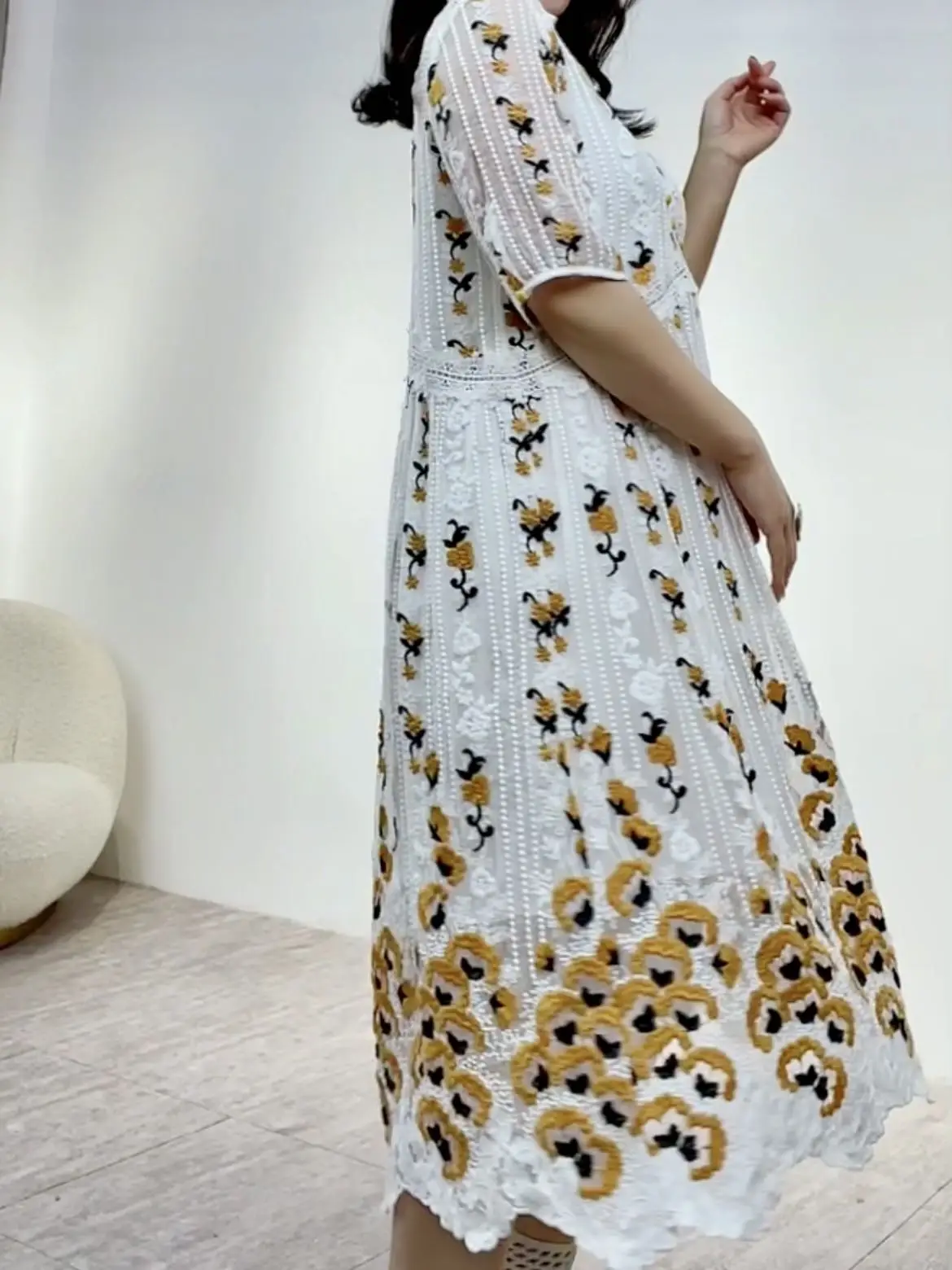 

Three-dimensional Embroidey Lace Guaze Silk Dress