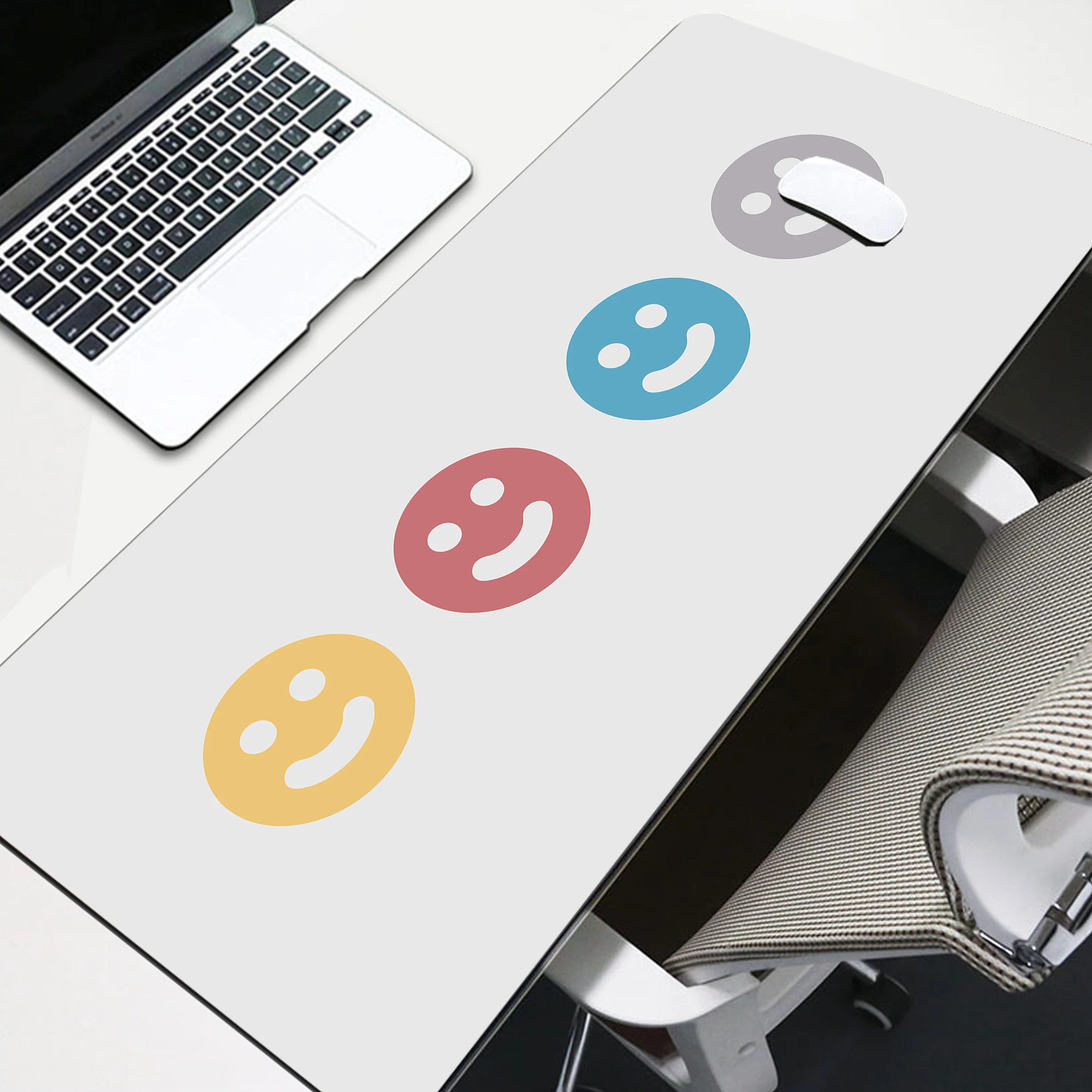 

Cartoon Smiling Face Gaming Mouse Pad Anime Lovely Natural Rubber Cartoon Art Gamer Carpet Office 80x30cm Decoration Desk Mat