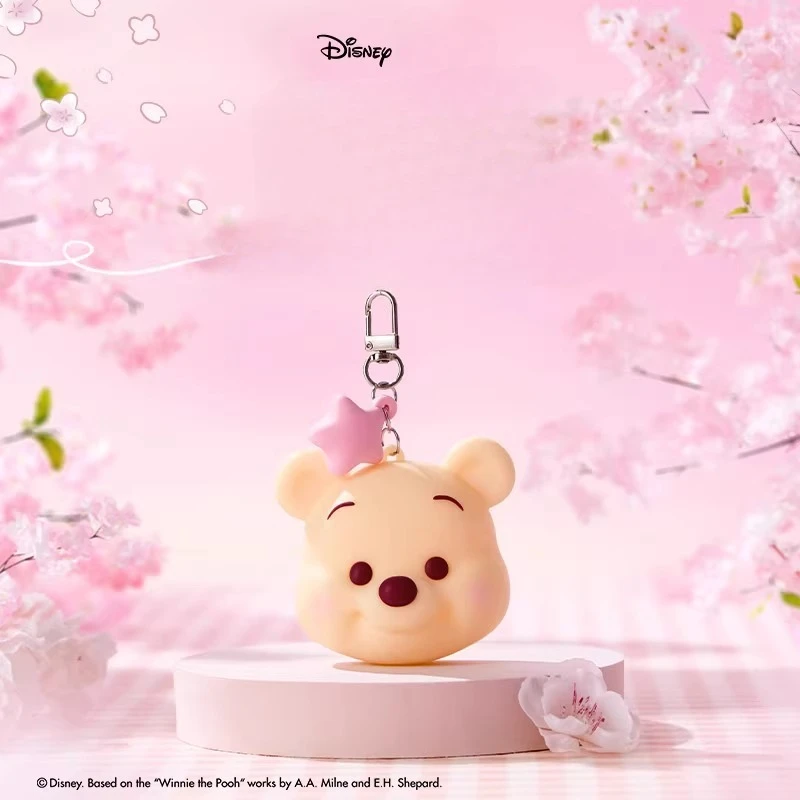 Фото Брелок Disney с Винни-Пухом в стиле Сакуры, светящийся плюшевый кулон, милый мигающий подарок с вишневым цветом №1