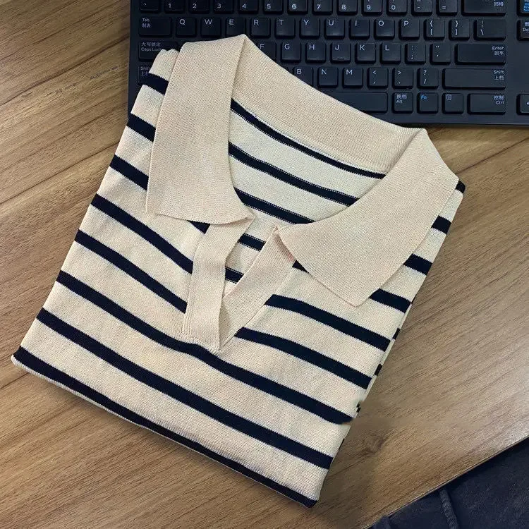 Женский трикотажный костюм-поло с коротким рукавом и широкими штанинами