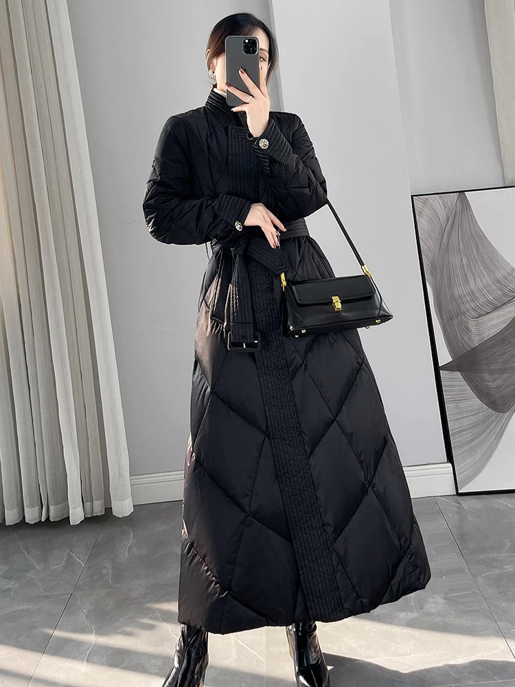 Black Design Sense Stand Collar Rhombus Down jacket Women 2024 Winter New Thickened Warm Long over-the-Knee Outerwear