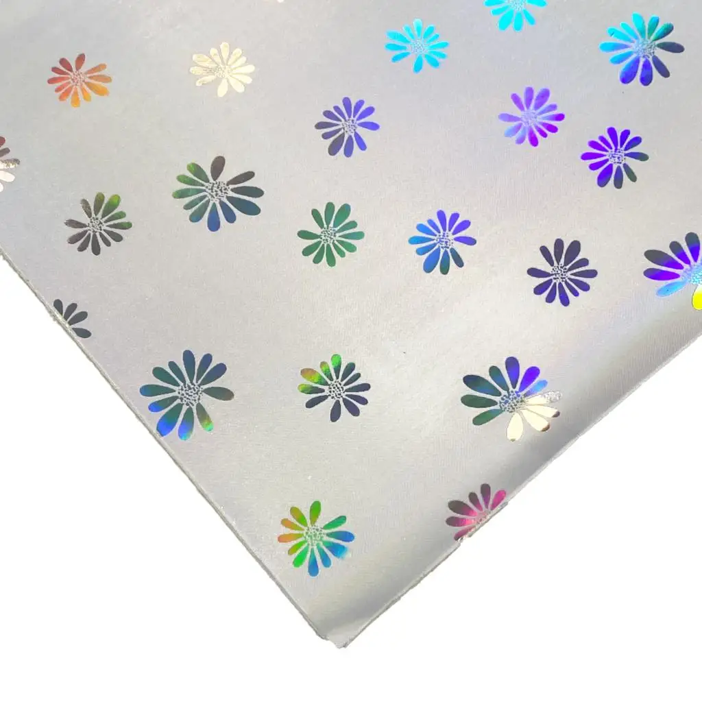 Лист искусственной кожи PU с металлическим тиснением в виде цветов маргаритки и лазерной голографической отделкой для обуви/сумок/обоев.