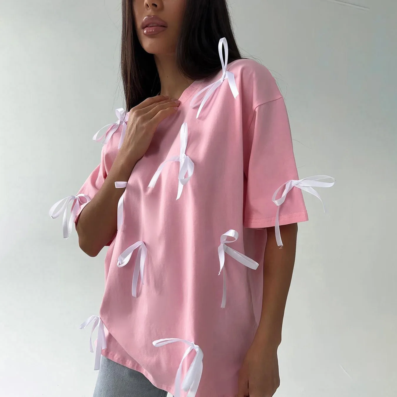 Женская футболка с коротким рукавом круглым вырезом и бантом