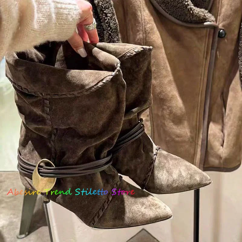 Женские короткие сапоги с острым носком и матовым покрытием увеличивающие рост