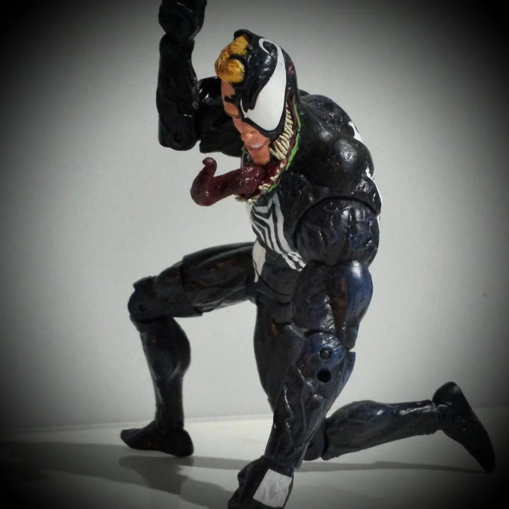 Фигурка супергероя из серии Легенды Marvel 8 головок Веном черный человек-паук