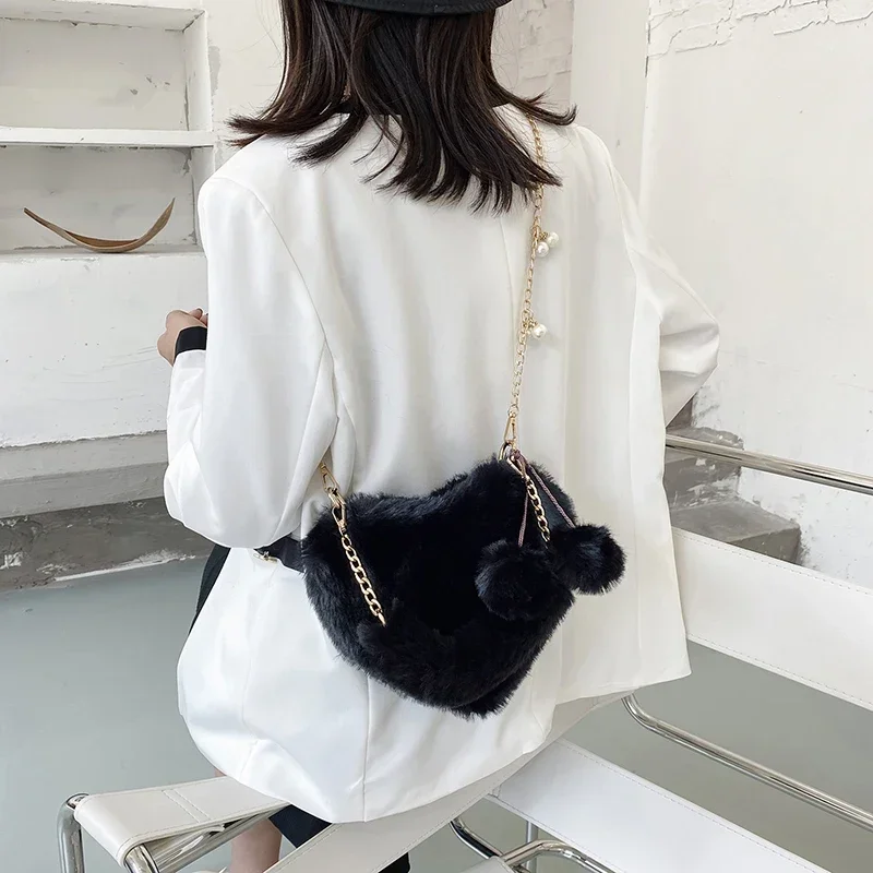 Романтичные пушистые сумки для женщин 2024 плюшевый вечерний клатч с цепочкой