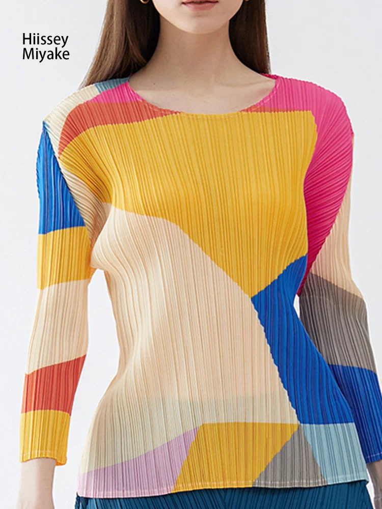 

HiIssey Miyake Slim Type Print Top Fashion Design Early Spring Pleated Round Neck Casual Long-sleeved Geometric Pattern T-shirt