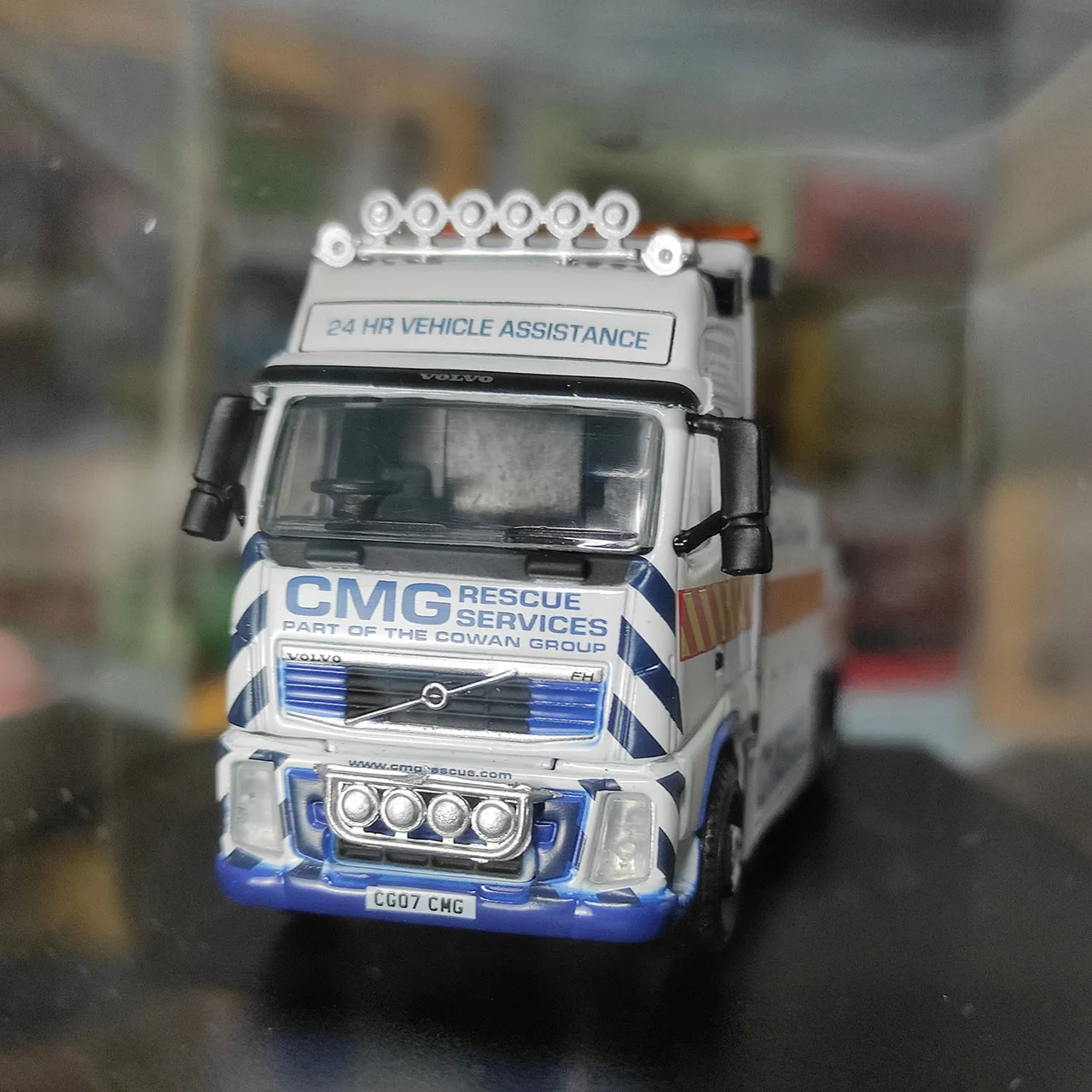 Фото Литая под давлением модель автомобиля из сплава OXFORD CMG Volvo FH в масштабе 1:76 №4