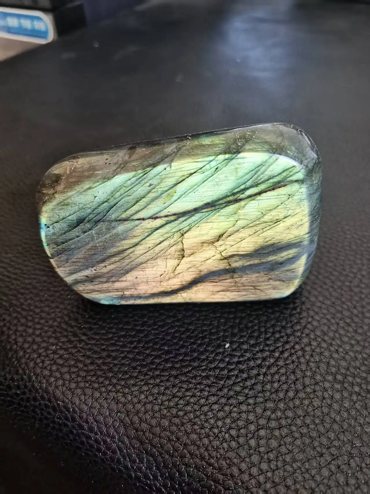 Лабрадорит, кристалл, ручной полировки