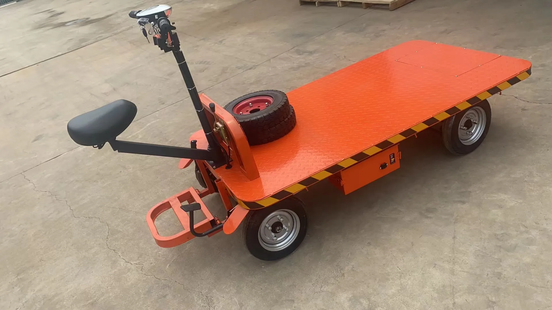 Новая строительная площадка тянущаяся груз в лифт-тележки фермерский