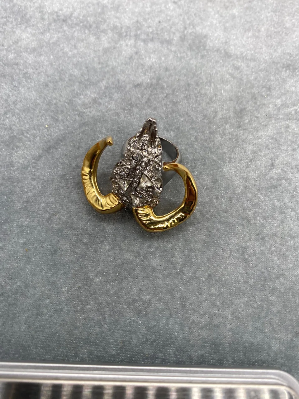 

Fashion trend casual full diamond goat series ring
