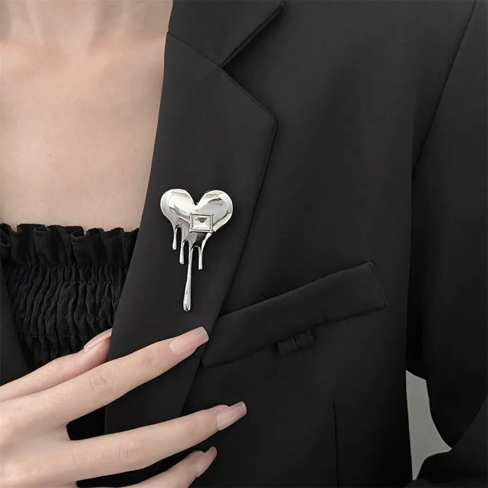 

Fashion Punk Style Lava Love Brooch Creative Niche Design Heart-Shaped Suit Pin Collar Accessories Brooches for Women Girls