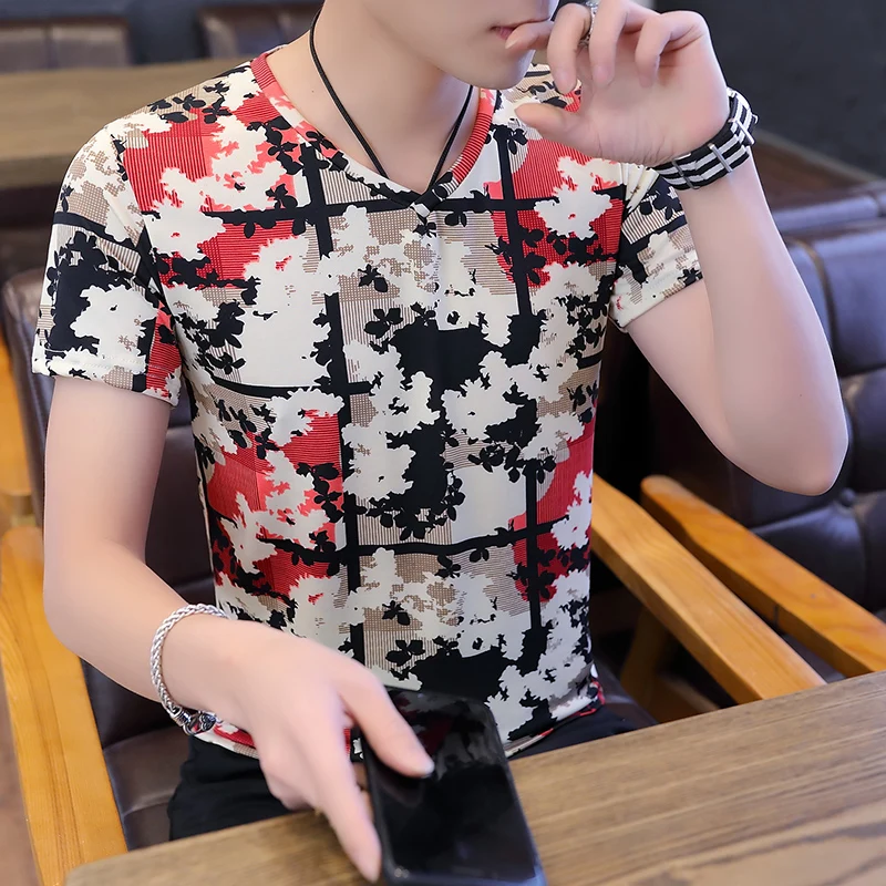 

2022 Summer New Ice Silk Print Short-sleeved T-shirt V-neck Korean Version Youth Slim Half-sleeve
