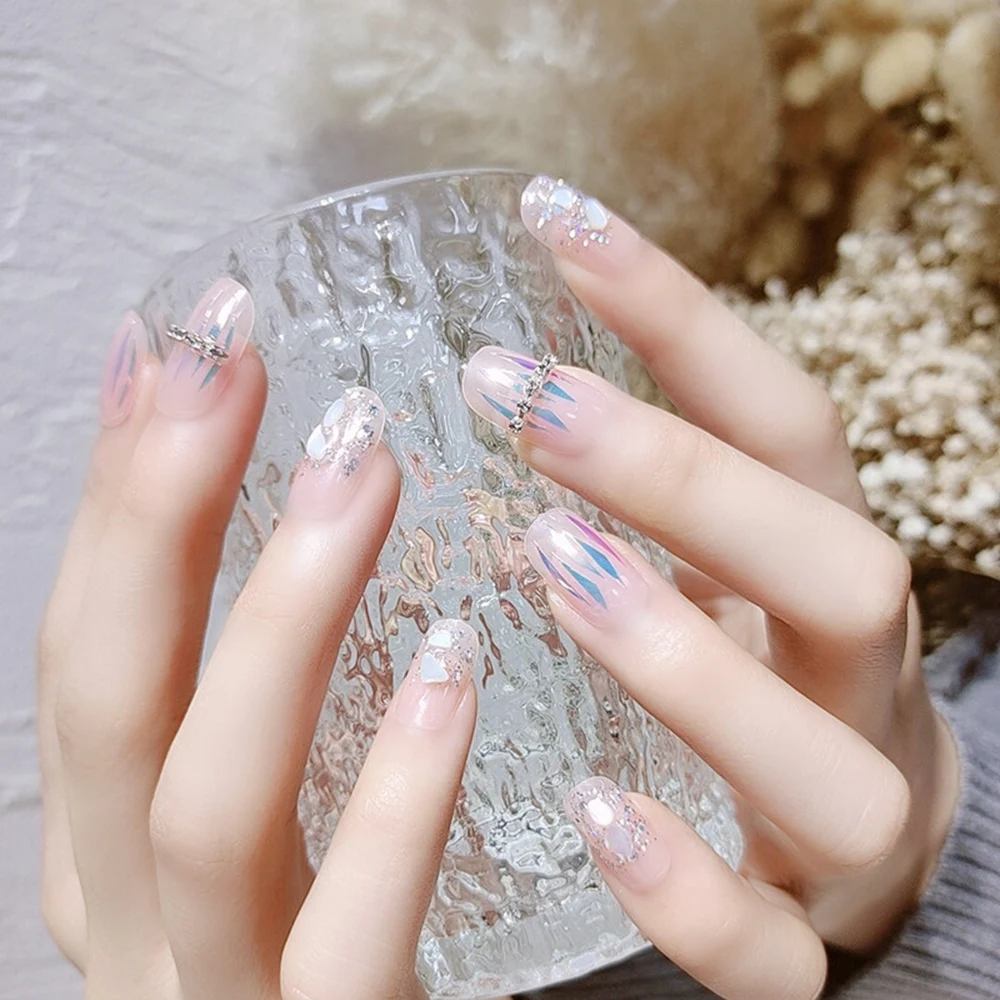 24Pcs Shiny Diamond Chain Design False Nail Glitter Wearable Fake Nail for Women Sweet Style Nail Salon Manicure Artificial Nail