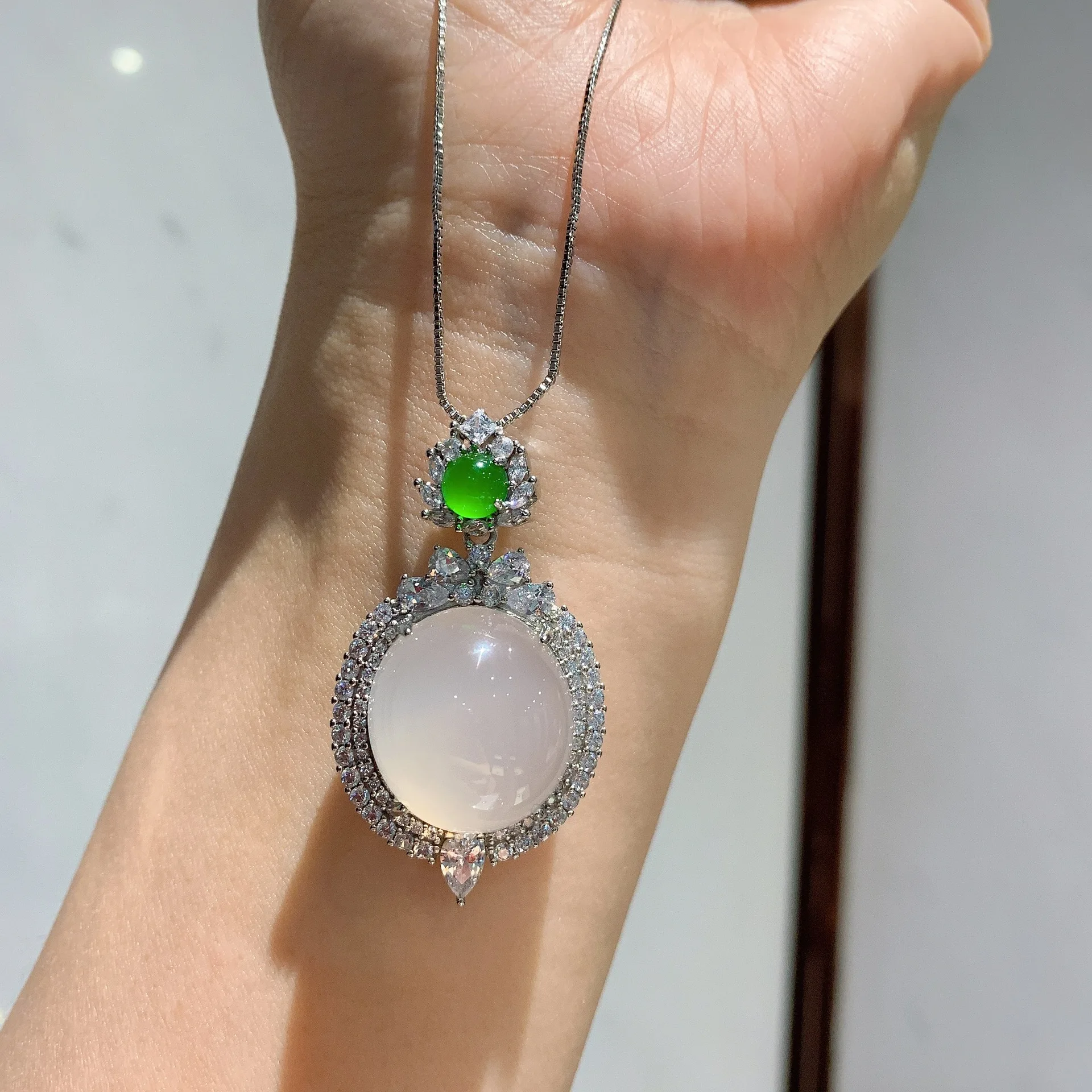 

New high quality fashion S925 silver necklace spherical pendant silver necklace suitable for couple gifts