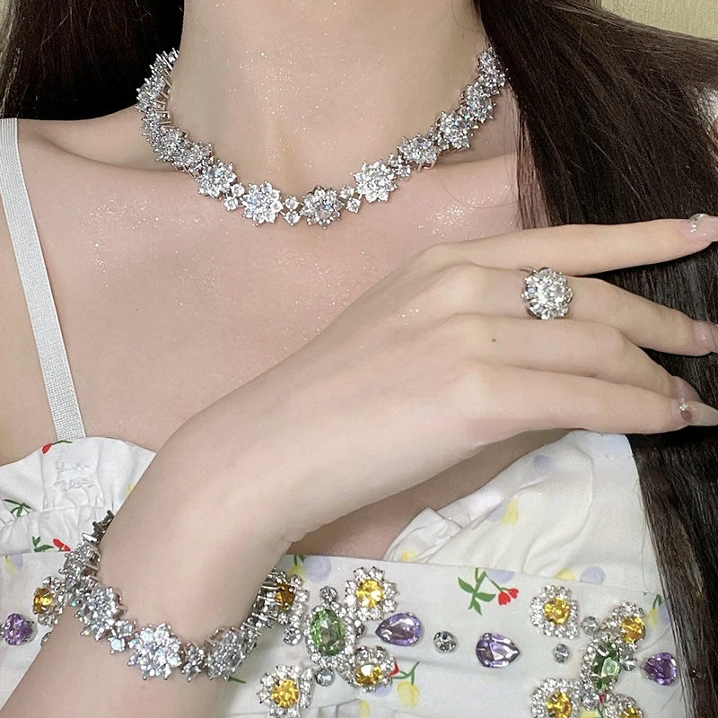 

Schubert Floral Jewel Necklace Jewelry Women's Clavicle Chain Female 18-karat Gold Rose Zircon Set Bracelet Earrings