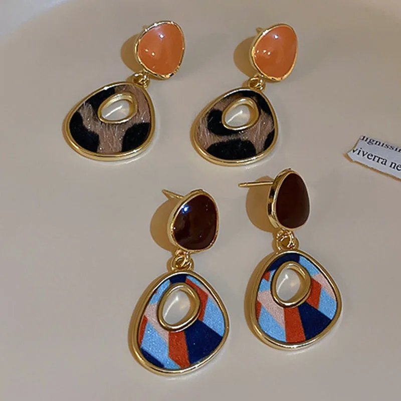 

Geometric Earrings for Women Girls Fashion Leopard Print Retro Earrings Temperament Girl