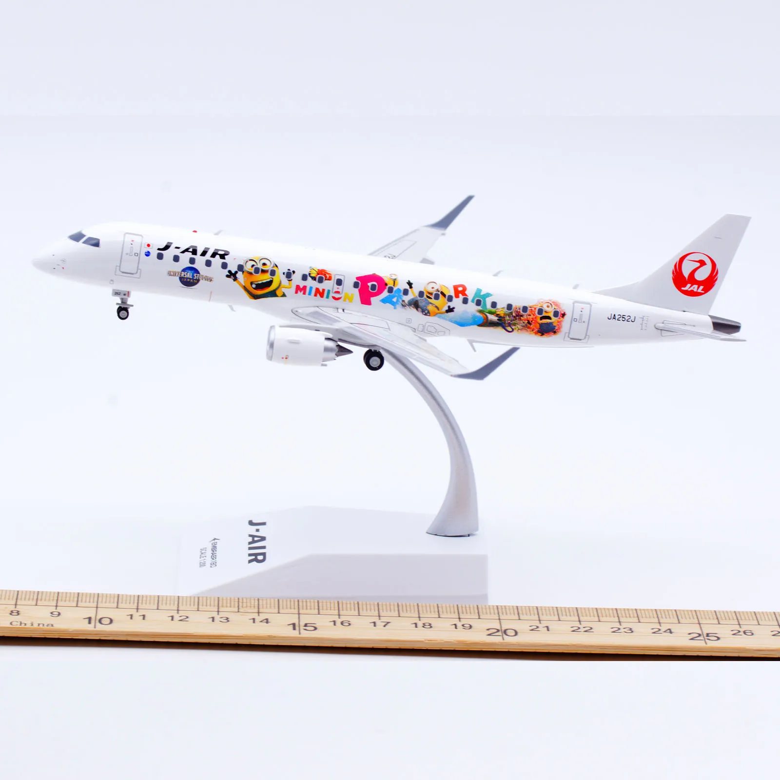 Коллекционный самолет из сплава SA2010 в подарок JC Wings 1:200 J-Air Embraer 190-100STD литой под