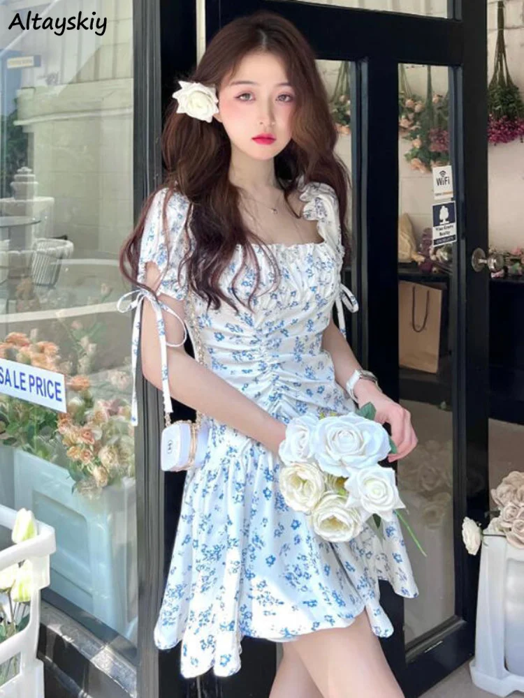 

Женское летнее платье с коротким рукавом и цветочным принтом