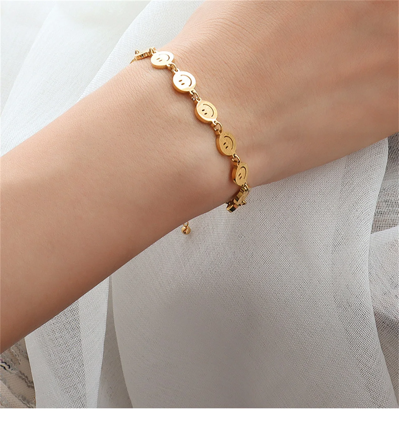 

Grier Simple Smiling Face Bracelet Stainless Steel Bracelet For Women INS Bangles Wedding Party Daily Fine Jewelry Student