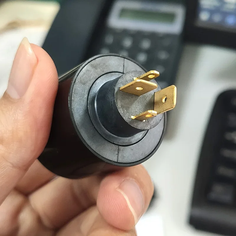 SRC032-2 SRC032-3 SRC032-4 Проводящие скользящие кольца с прямым подключением могут