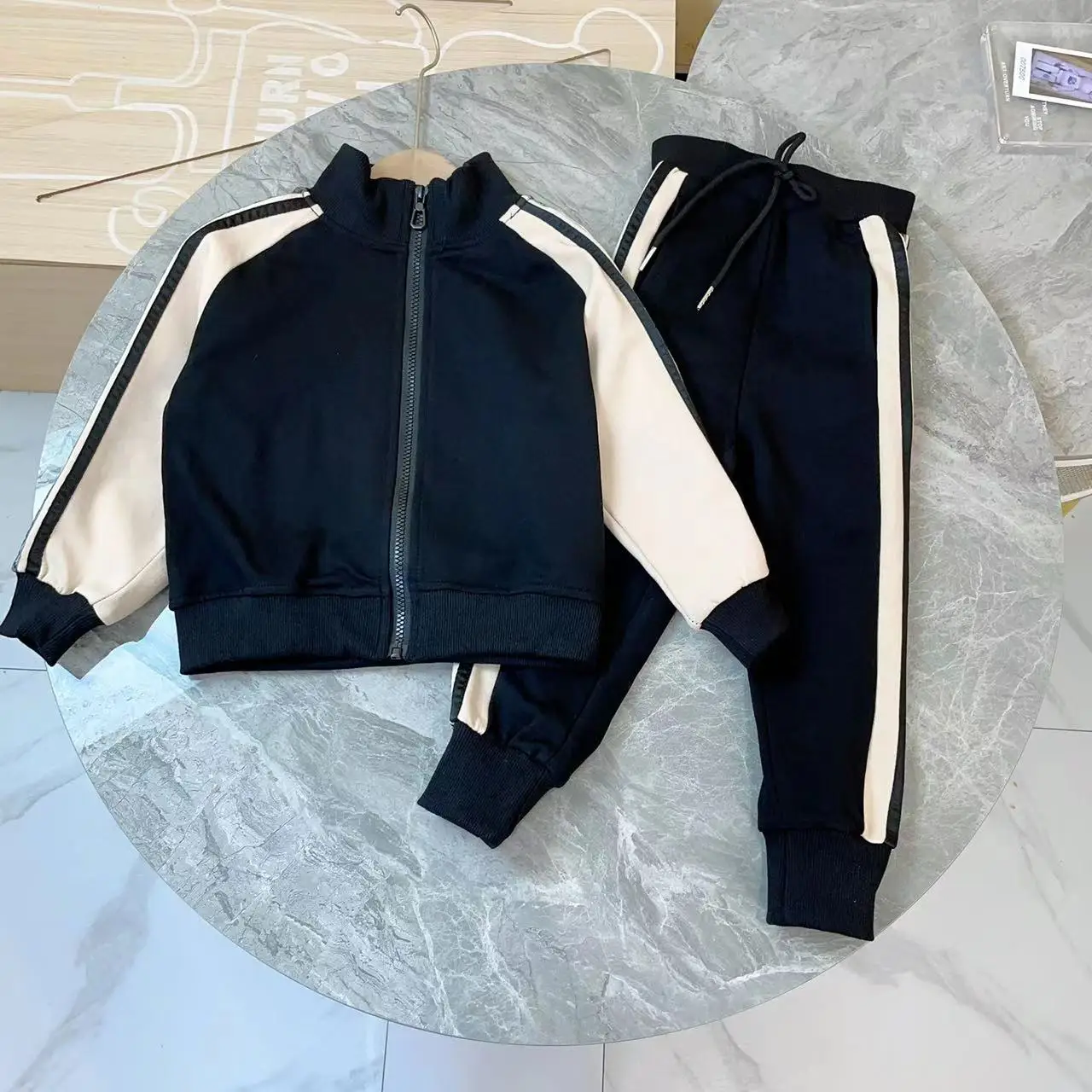 

Brand designer children's clothing Autumn boys' suit Casual sportswear Handsome luxury children's two-piece set High quality