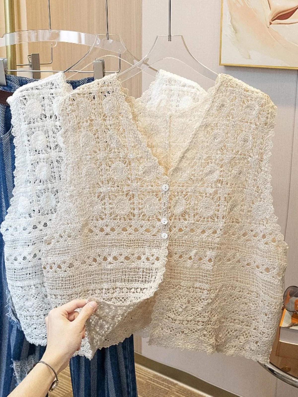 Женский короткий жилет с цветочным узором вязаный кардиган крючками и V-образным