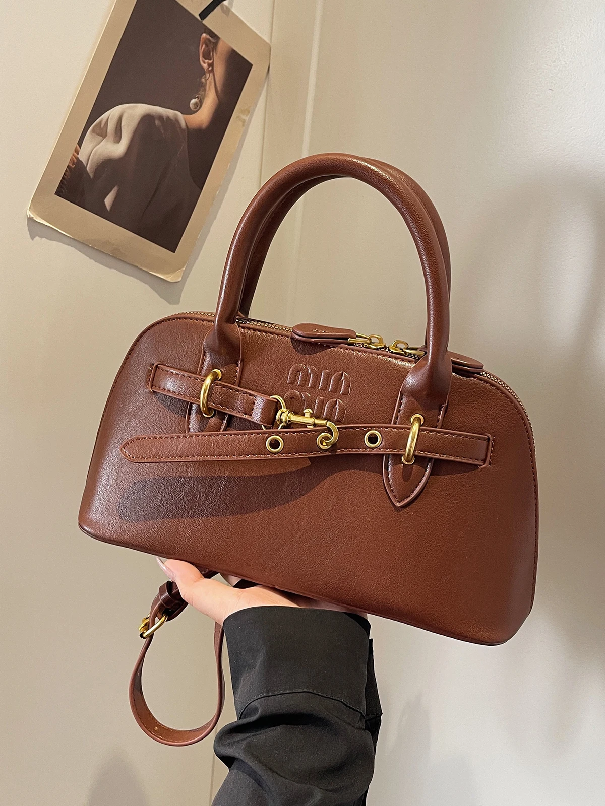 Женская сумка в стиле ретро