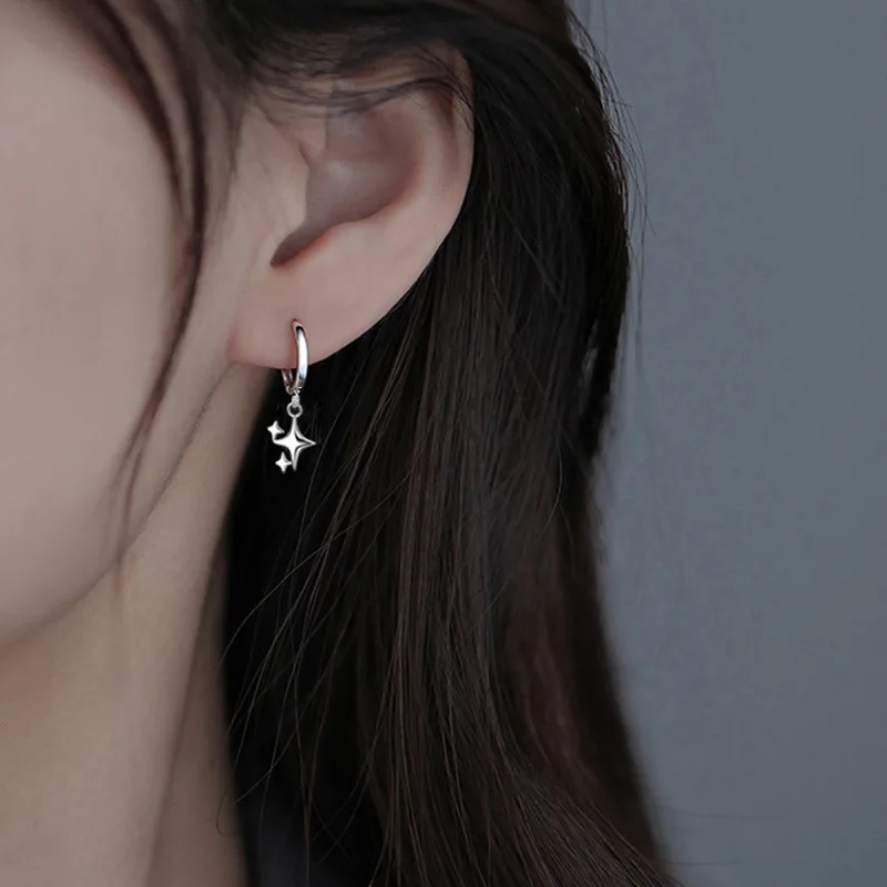 Серьги-кольца женские серебристые с пряжкой в виде звезд