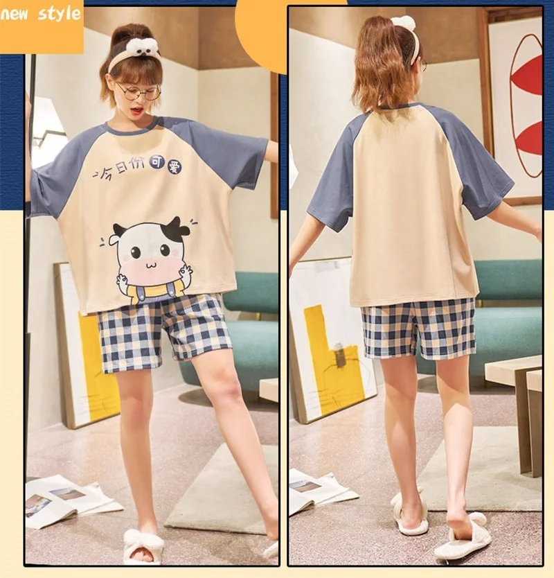 Пижамный комплект женский с коротким рукавом шортами и круглым вырезом в