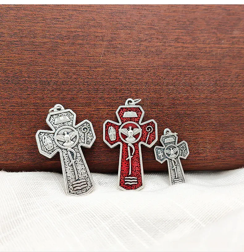 Подвеска в виде креста с красной эмалью