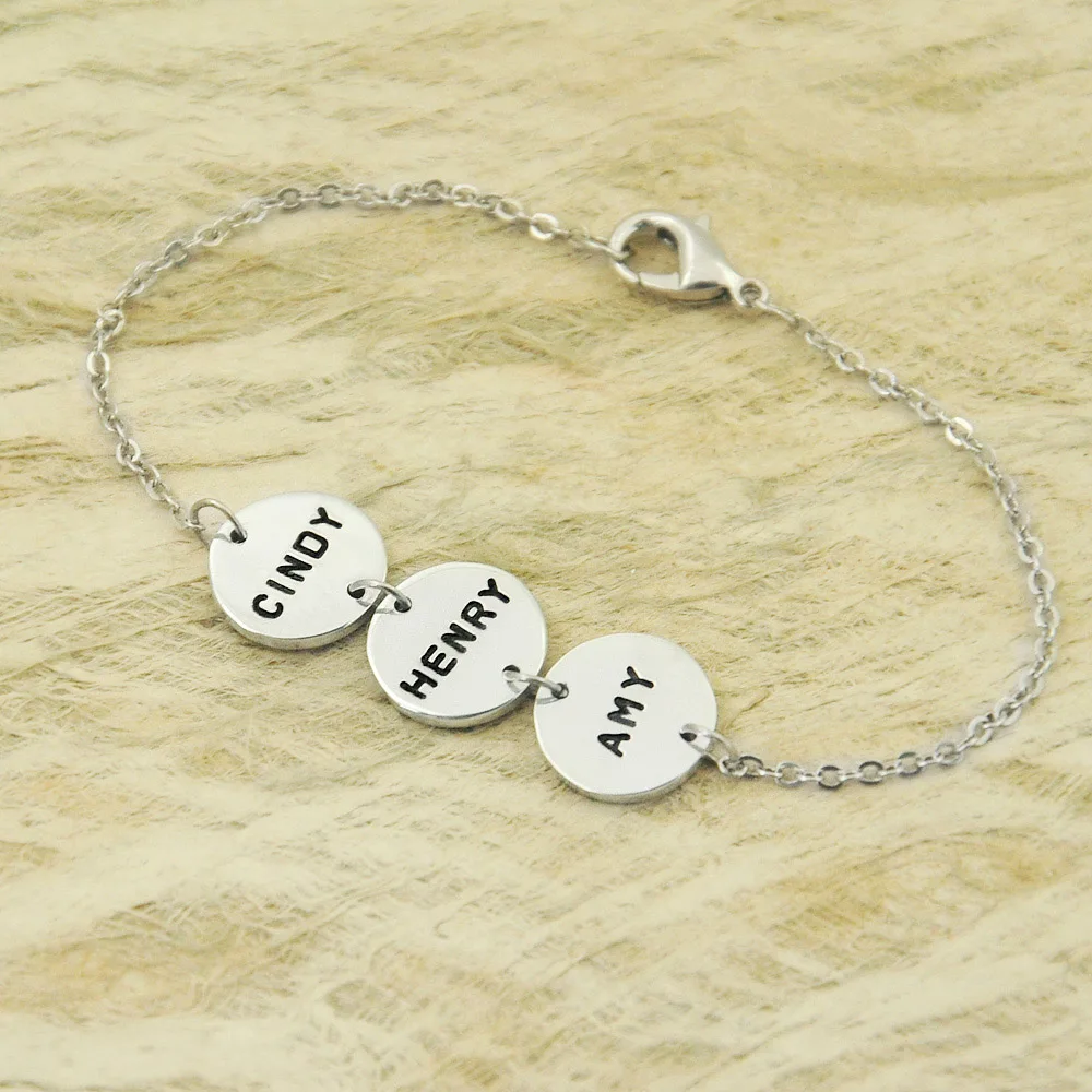 

Custom Name Bracelet Circle Family Bracelet Round Charms Bangle Family Name Bracelet Gifts for Mom Birthday Gift For Her Friend