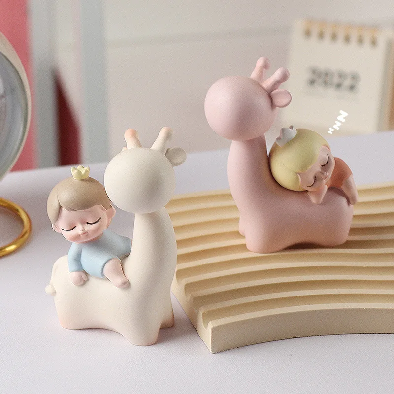 

Car decoration shaking head doll creative girl heart cute doll decoration ins style car accessories
