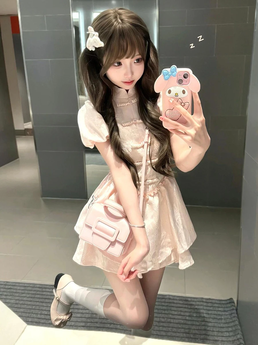 Женское мини-платье с пышными рукавами воротником-стойкой