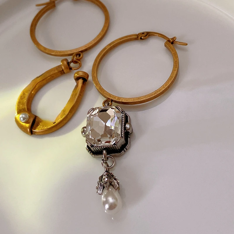 

European and American Retro Distressed U-Shaped Square Diamond Pearl and Circle High-Grade Geometric Asymmetry Ear Ring