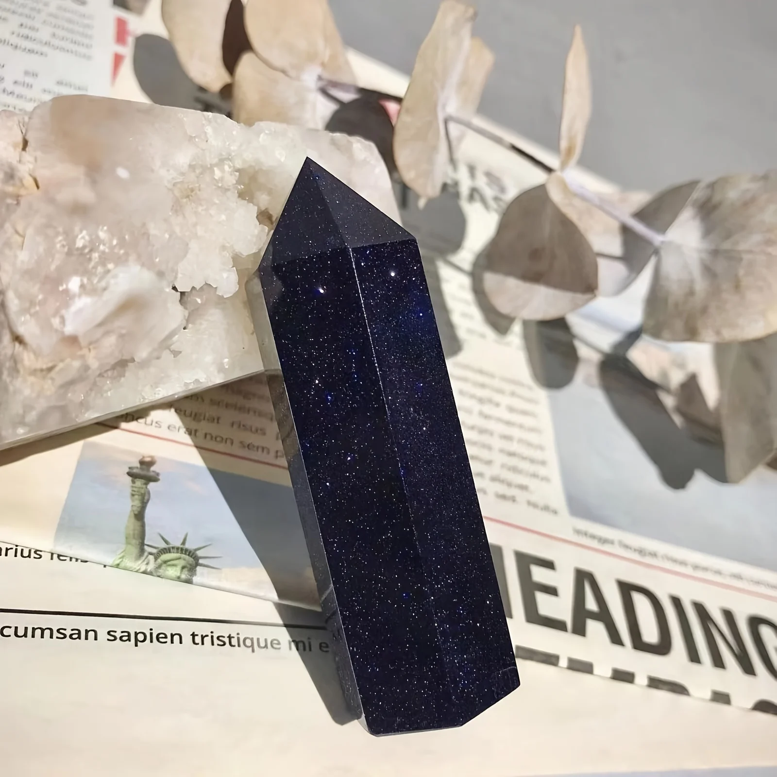 

Синяя гексагональная призма из песчаника