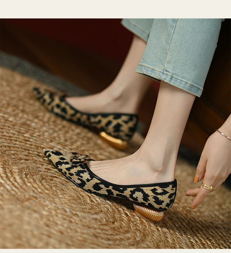 

2022 new spring and autumn all-match leopard print pointed shallow mouth niche French women's shoes retro thick heel flat shoes