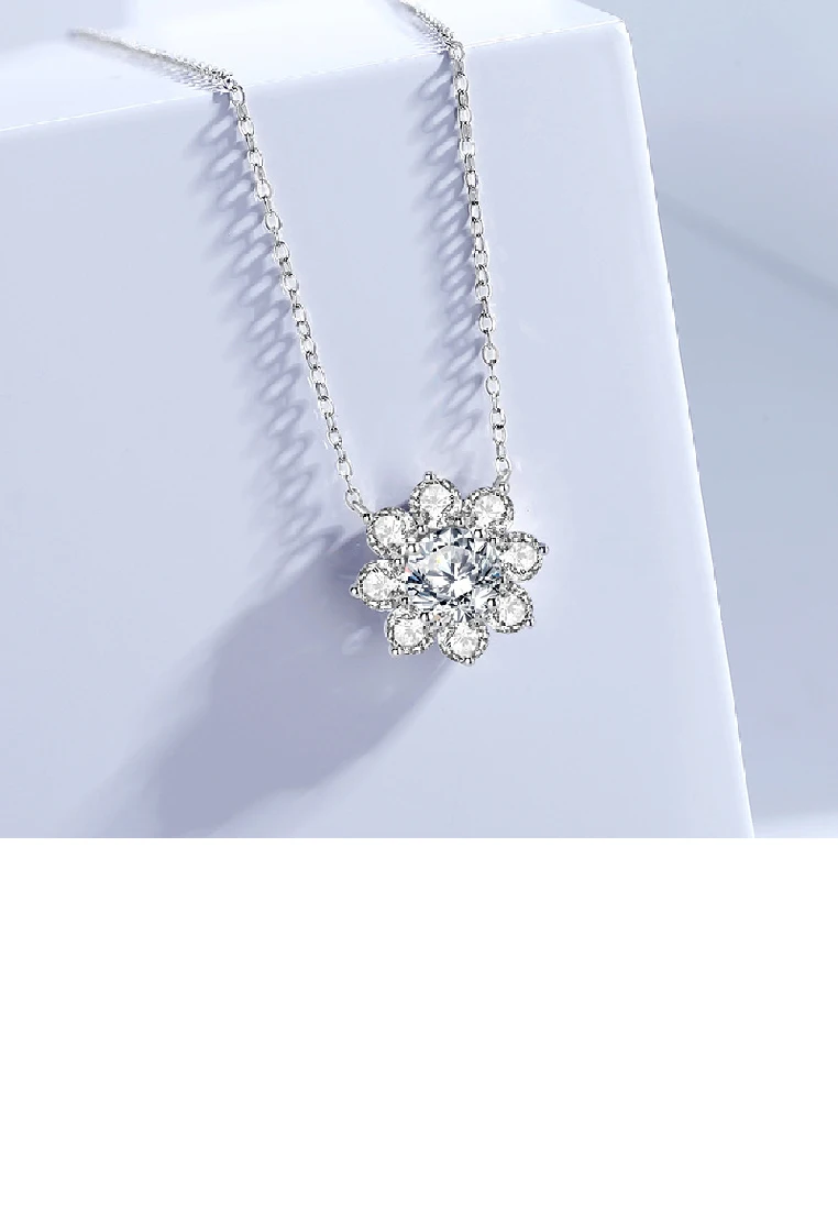 

Luxury VVS D Color Moissanite Necklace 925 Silver Cute Round Cut Cluster Flower Shape Dangle Anniversary Party Of Gift Pendent