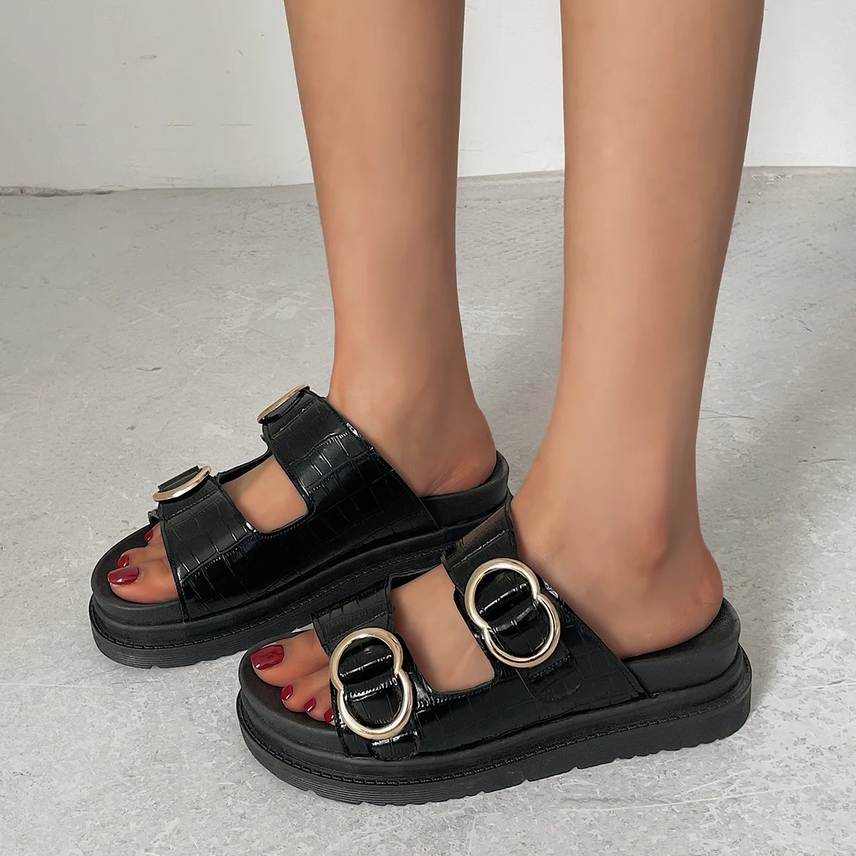 

2022 New Ladies Metal Buckle Slippers One Word with Muffin Thick Bottom Ladies Outer Wear platform Beach Sandals Women Shoes