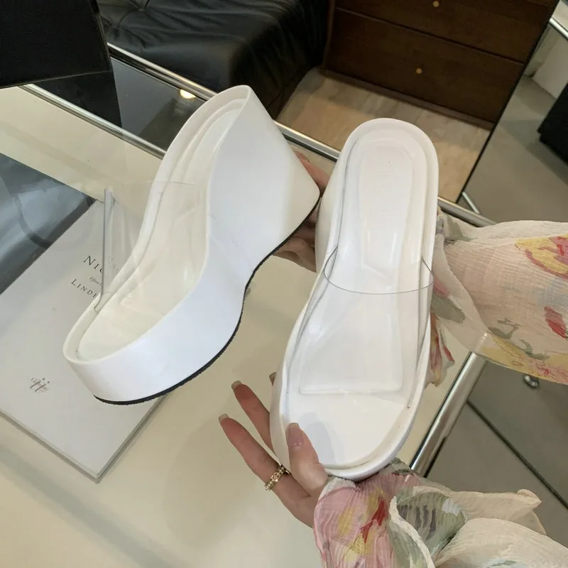 Женские шлепанцы на массивной платформе прозрачные сандалии из пвх танкетке